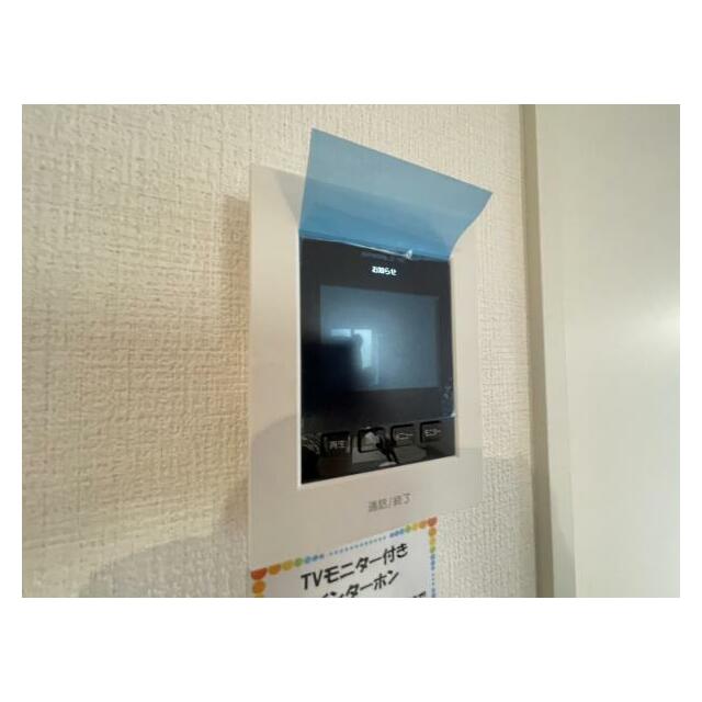 訪問者がひと目でわかるモニター付きインターホンを標準装備。お子さまのお留守番にも安心です！