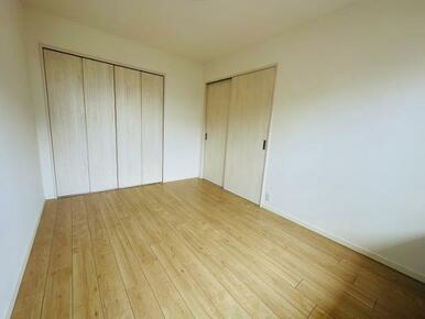 南側約6帖の洋室