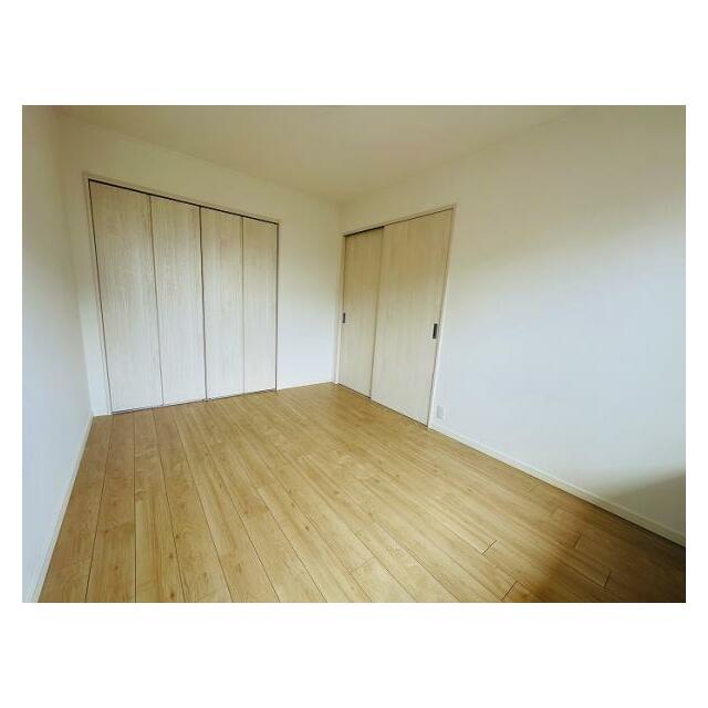 南側約6帖の洋室