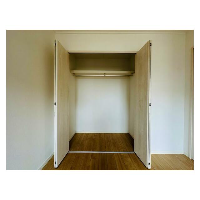 約6帖洋室の収納の様子