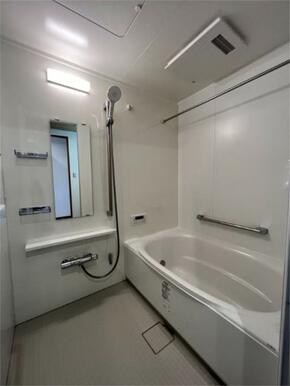 新しいユニットバス浴室暖房乾燥機あり！