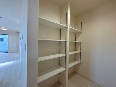 部屋をすっきりさせるのに欠かせない収納。まめに整理整頓したくなる！（4号棟）