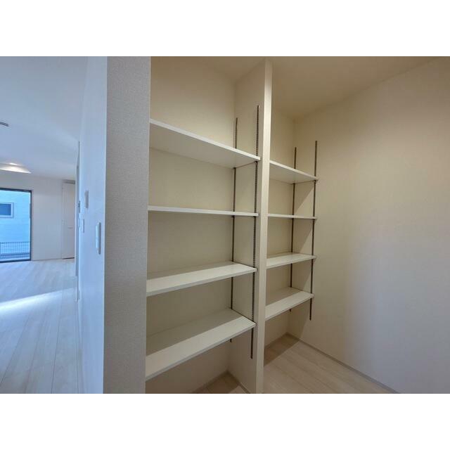 部屋をすっきりさせるのに欠かせない収納。まめに整理整頓したくなる！（4号棟）