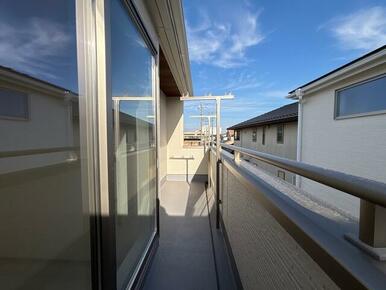 開放感あふれるバルコニーで深呼吸！（4号棟）