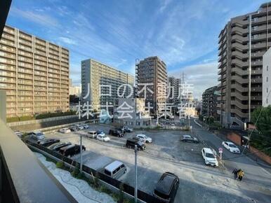 バルコニーからの景色です！圧迫感がないので暮らしやすい♪