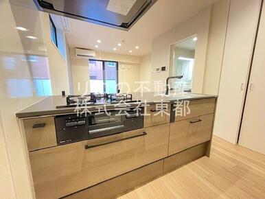 お料理好きにはオススメのグリル付3口システムキッチン設置済♪