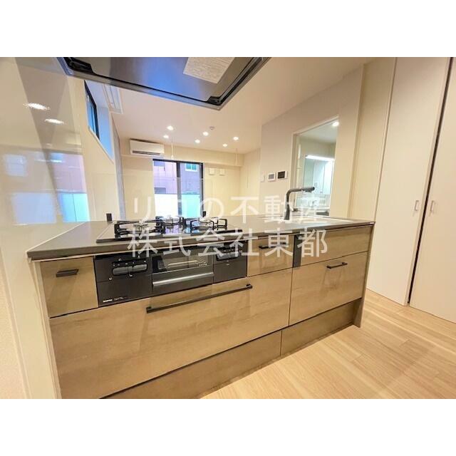 お料理好きにはオススメのグリル付3口システムキッチン設置済♪