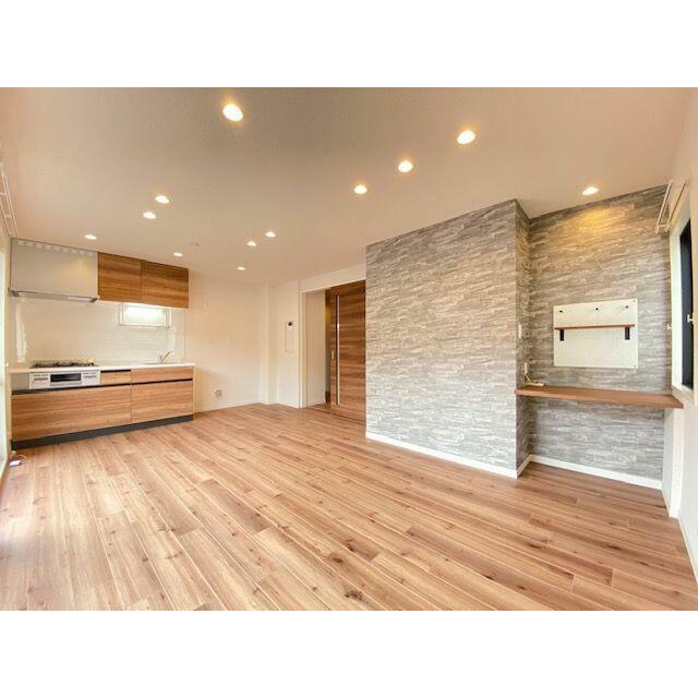 在宅ワークや趣味などに利用できる、備え付けワークスペースあり。