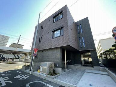 高遮音床システム「ＳＨＡＩＤＤ５５」搭載。敷地内専用ゴミＢＯＸ設置済み。