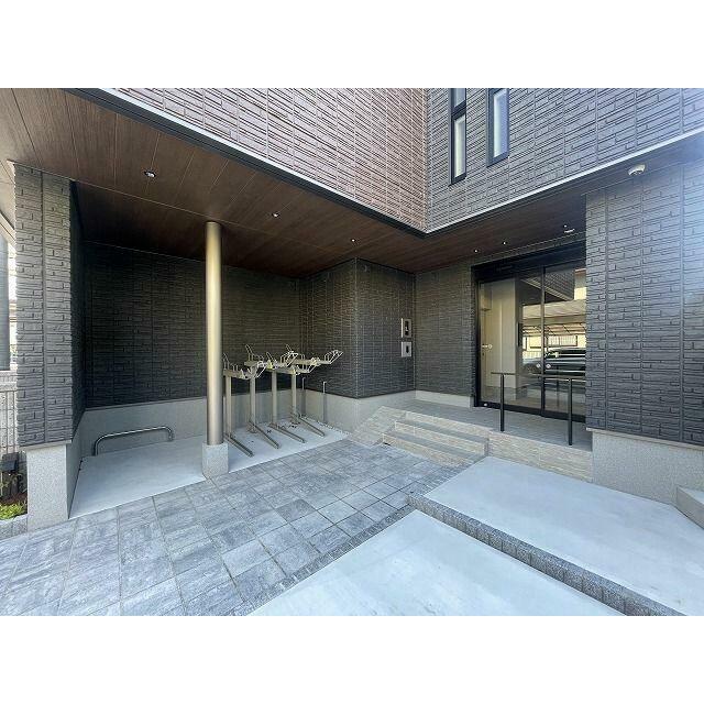 敷地内屋根付き駐輪場あり。、敷地内防犯カメラ、ＡＬＳＯＫセキュリティ採用。