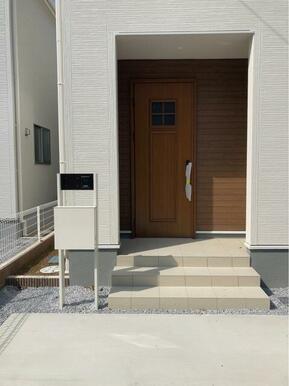 「いってきます」「ただいま」「おかえり」が聞こえそうな玄関（3号棟）