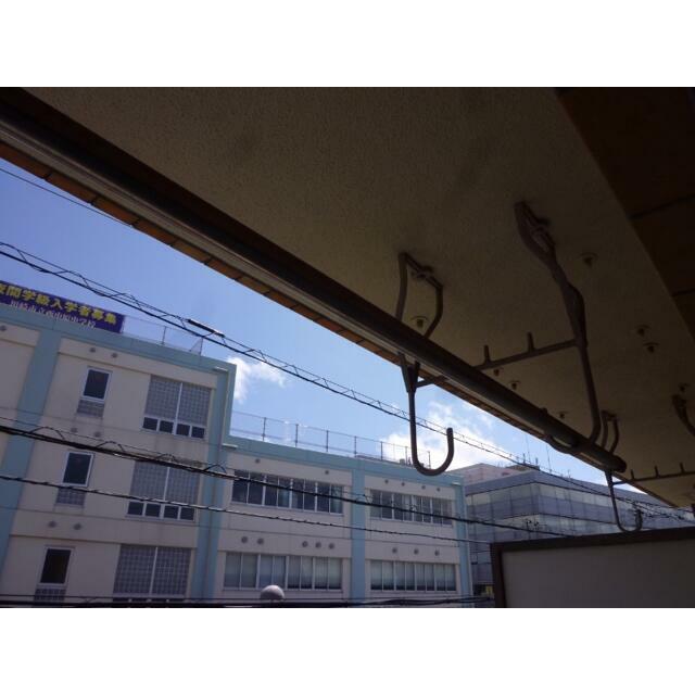 同間取りの別部屋の写真になります。勉強優先。