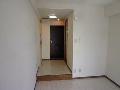 同間取りの別部屋の写真になります。勉強優先。