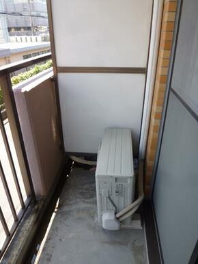 同間取りの別部屋の写真になります。勉強優先。