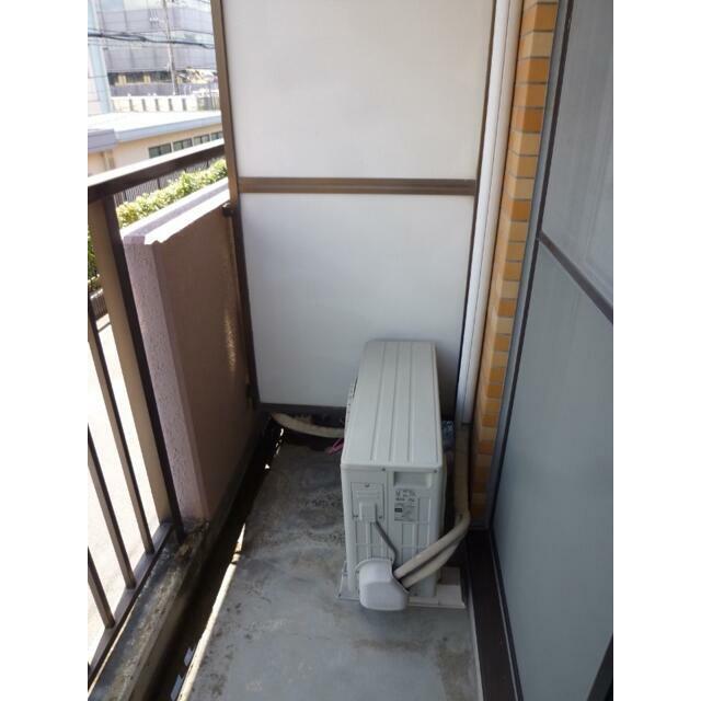 同間取りの別部屋の写真になります。勉強優先。