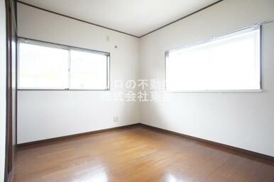 ２面採光なので、明るく風通しのよい過ごしやすいお部屋です♪