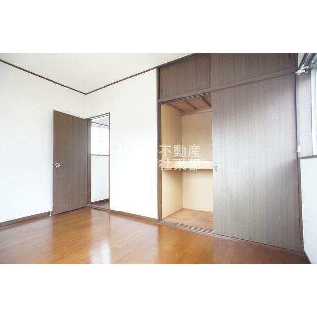 押入れタイプはお荷物が多い方も安心の収納力です☆
