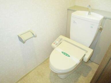 ２階トイレです。洗浄機能付きです。