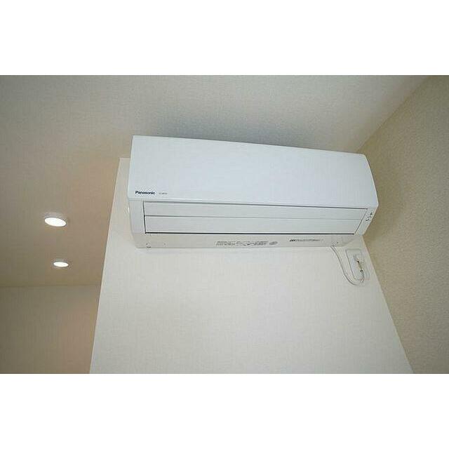 【エアコン】リビングにエアコン１台付き。一年中快適にお過ごし頂けます。