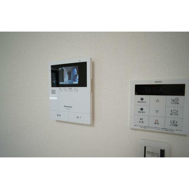 【セキュリティ】カラーＴＶインターホンで来訪者の確認ができます。