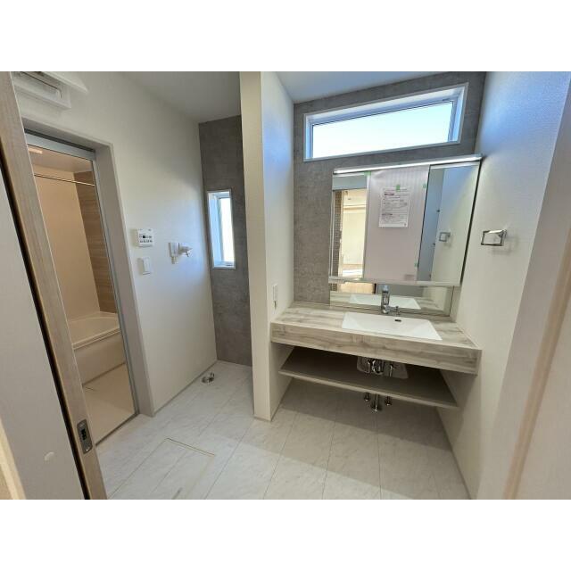 【洗面】清潔感を保ちやすいフルフラットカウンターの洗面化粧台