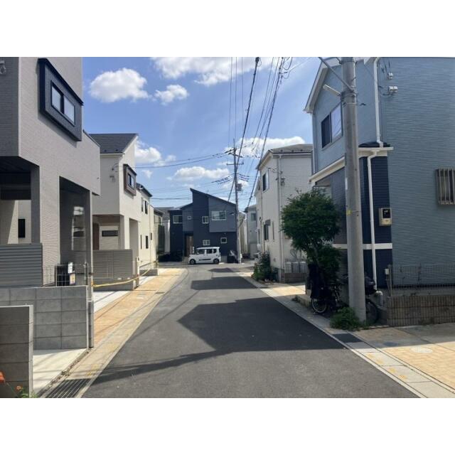 前面道路は見通しが良く、お車の出入りもスムーズに行えます！