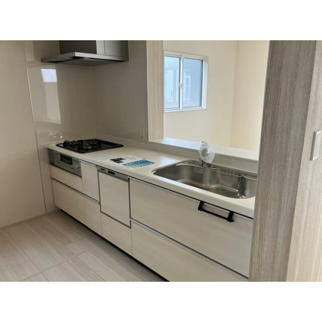 使い勝手の良いキッチンスペース！床下収納もあり、お料理の時間が楽しくなりそうです！