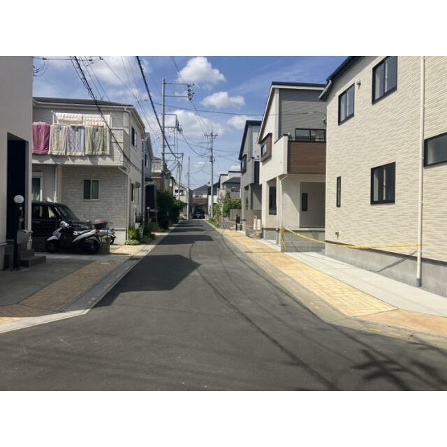 前面道路はゆとりがあり、車の運転や駐車もしやすい環境です！
