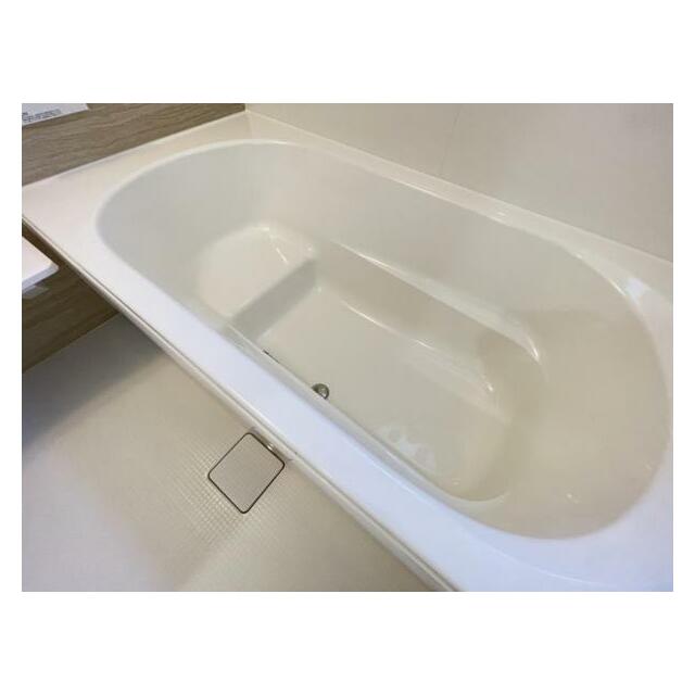 ゆったりと浸かれる1坪風呂を採用！1日の疲れを癒してくれる浴室は窓のある開放的な空間＾＾