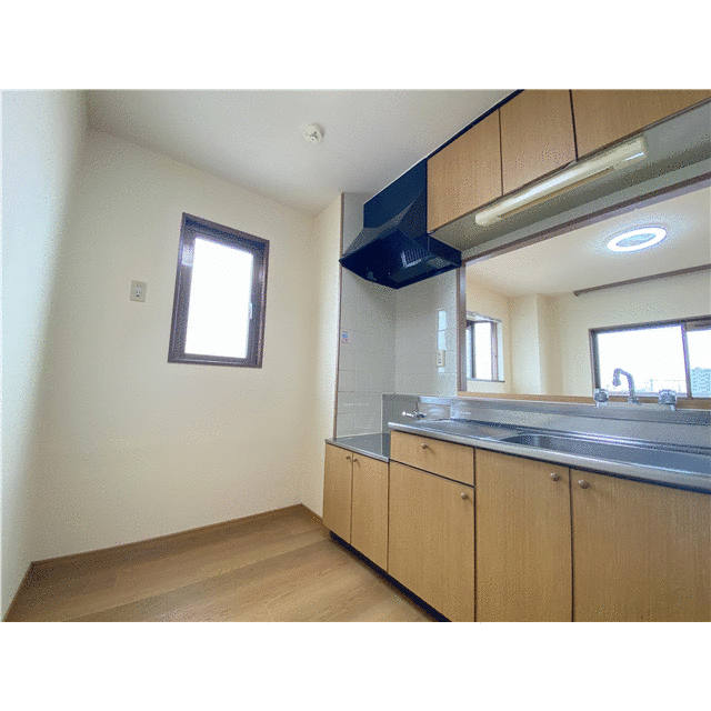 キッチンは窓付き