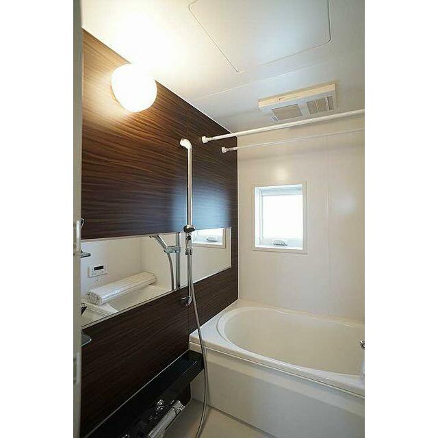 経済的な生活を応援する高効率追焚機能付給湯器『エコジョーズ』。雨の日のお洗濯物も安心の浴室暖房乾燥…