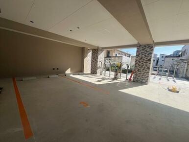 敷地内駐車場　※お部屋とは別契約になります