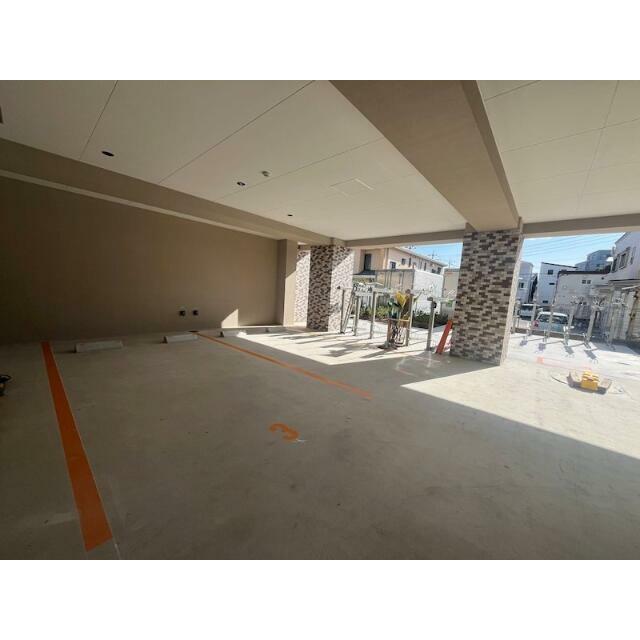 敷地内駐車場　※お部屋とは別契約になります