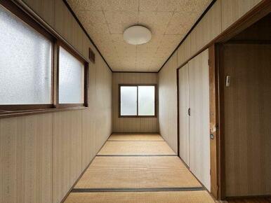 2階和室②：2面彩光