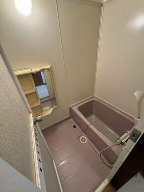 お風呂はユニットバス。