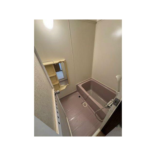 お風呂はユニットバス。