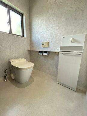 お店のように広くスタイリッシュなトイレ。明るく清潔な空間が維持されています。