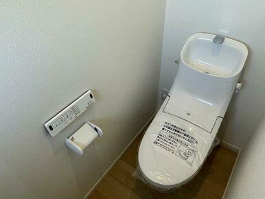トイレは温水洗浄機能完備です！