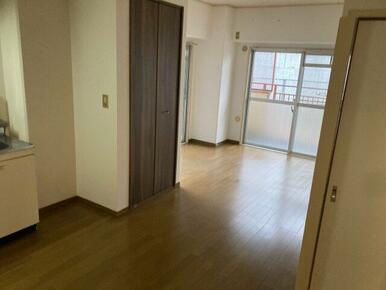 洗面台を入替・洗濯パンの新設を行いました。