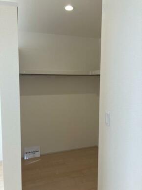 大切な洋服にはきちんと収納場所を用意したい（7号棟）