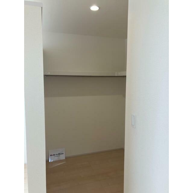 大切な洋服にはきちんと収納場所を用意したい（7号棟）