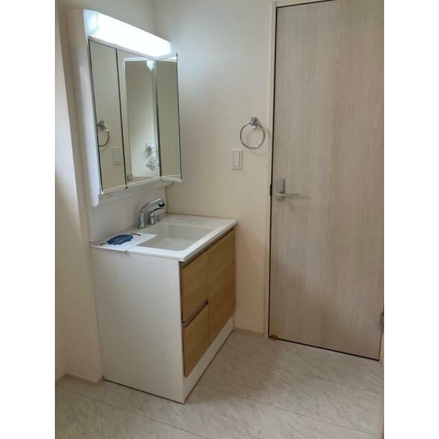 朝のお化粧から夜のスキンケアまで幅広く対応（7号棟）