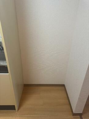 キッチン横に冷蔵庫置き場