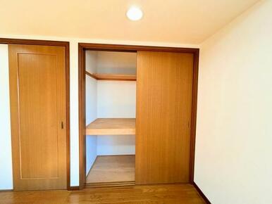 2階南東側洋室　クローゼット内