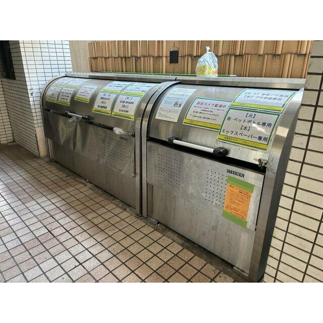 敷地内ゴミ捨場があり