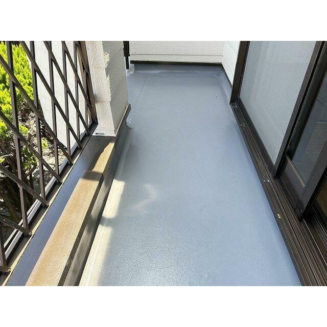 「バルコニー」床を塗っており、綺麗です。