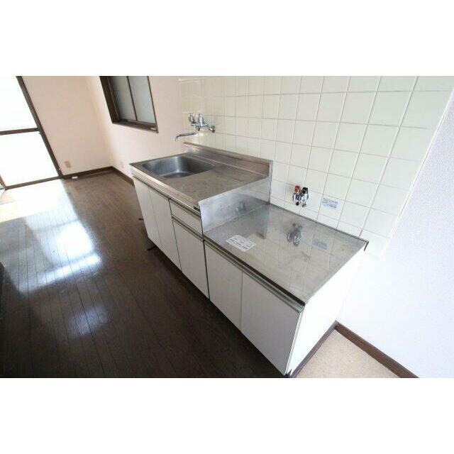 ※同建物ほかのお部屋の写真です。