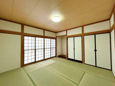 「和室」約８帖ございます