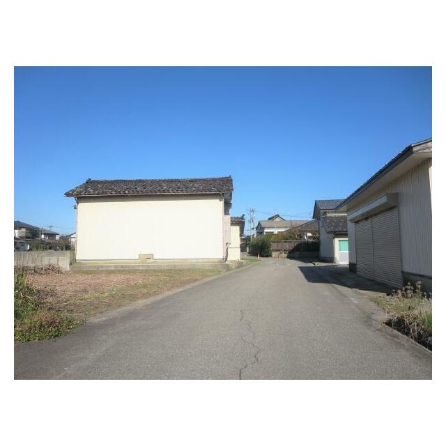 東側前面道路状況を撮影！道路幅員は約５ｍ～５.５ｍ