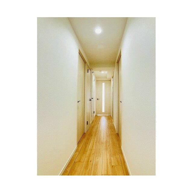 「廊下」建具新品交換しております。